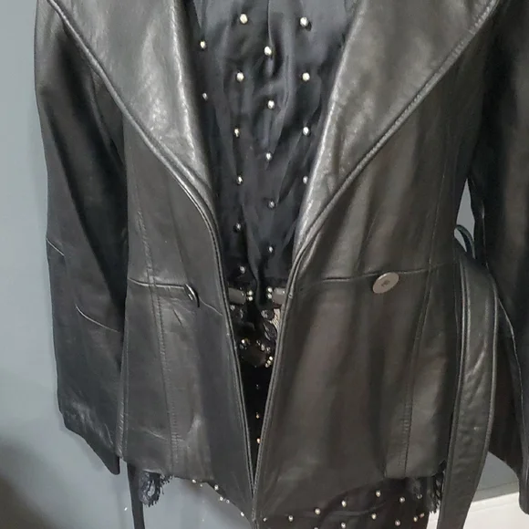 Coldbrook Classic Black Leather Belted Jacket - Picture 9 of 11